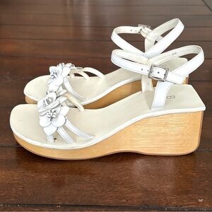 White Wooden Platform Flower Sandals - Sz 8B